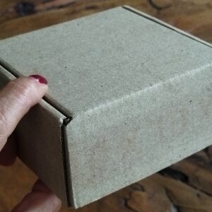 Caja de carton germinable